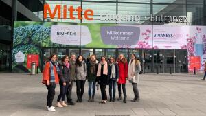 APFEL-Mitglieder vor den Hallen der BIOFACH-Messe Nürnberg