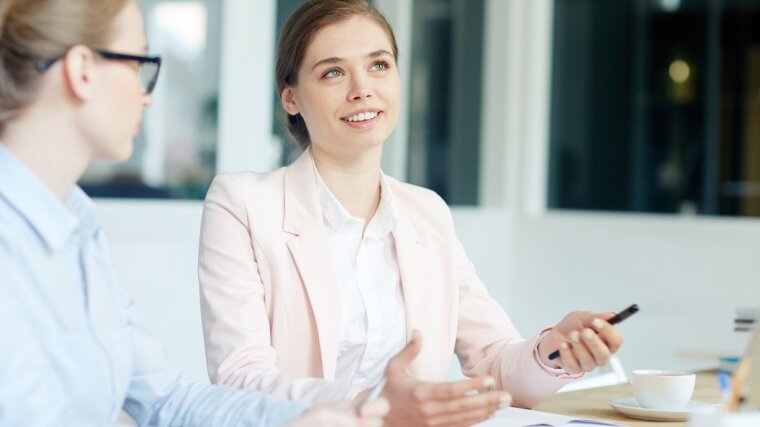 Mentor und Mentee im Gespräch